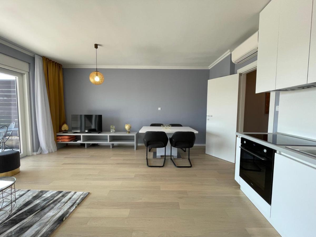 Lux Nanea Apartment คิร์ก ภายนอก รูปภาพ