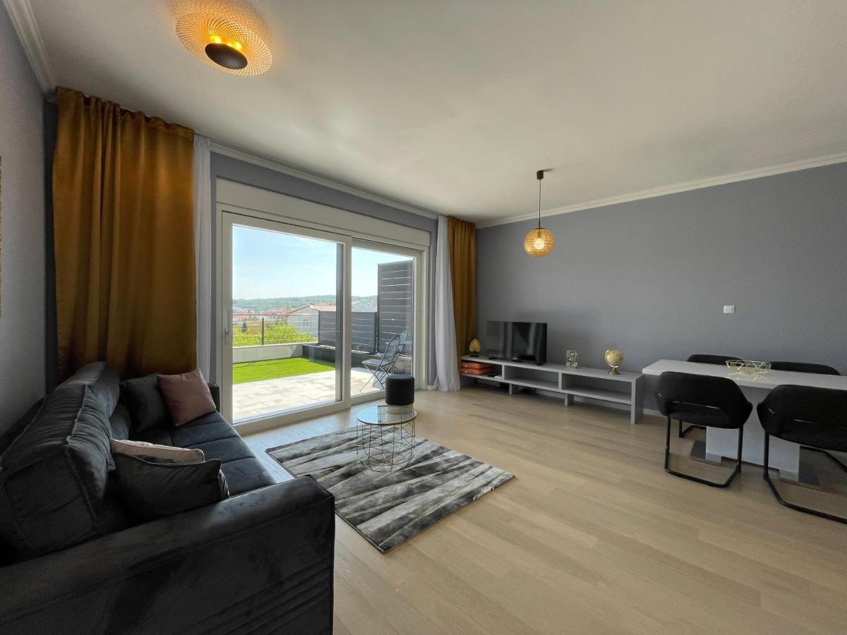 Lux Nanea Apartment คิร์ก ภายนอก รูปภาพ