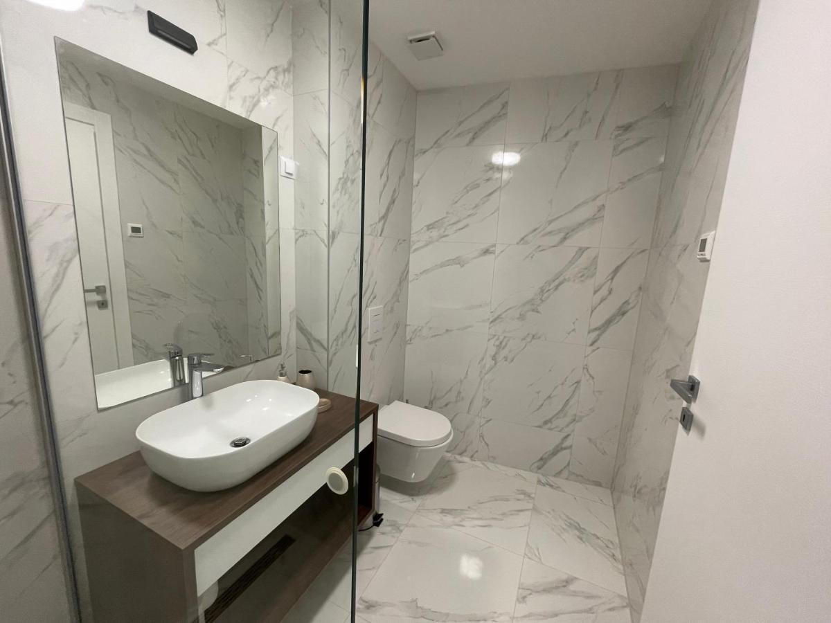 Lux Nanea Apartment คิร์ก ภายนอก รูปภาพ