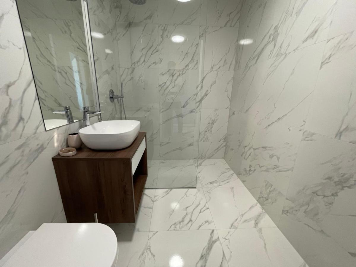 Lux Nanea Apartment คิร์ก ภายนอก รูปภาพ