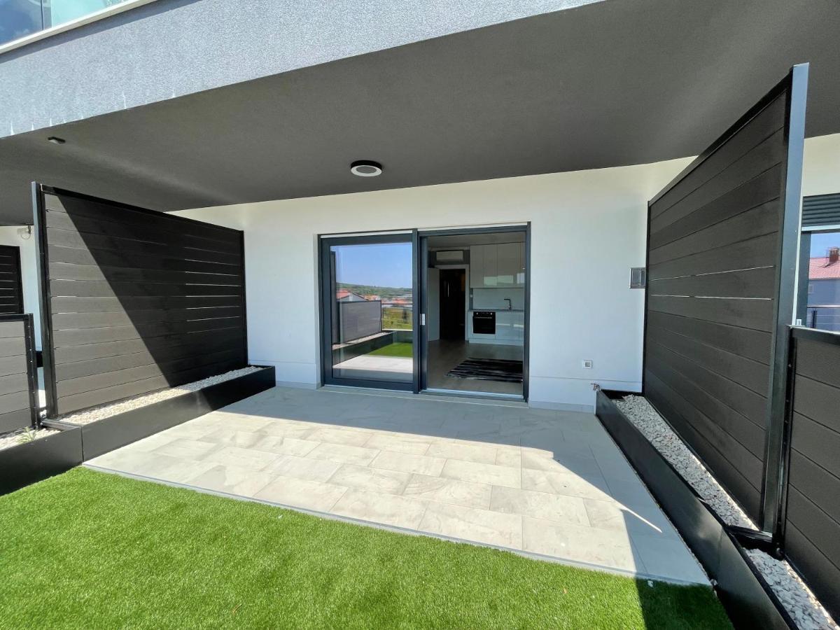 Lux Nanea Apartment คิร์ก ภายนอก รูปภาพ